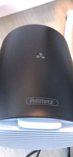 REMAX桌上usb小风扇迷你用的时候两个扇叶都会转吗？