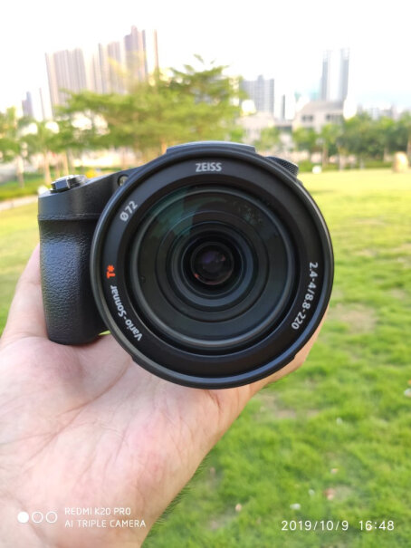 索尼DSC-RX10M3数码相机这款机子是否带防抖功能？