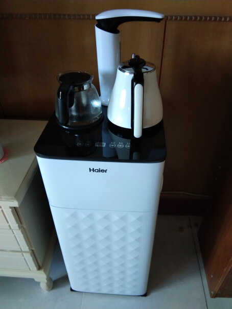 海尔家用小型饮水机下置水桶立式多功能茶吧机开水机加水要自己打开盖子吗？