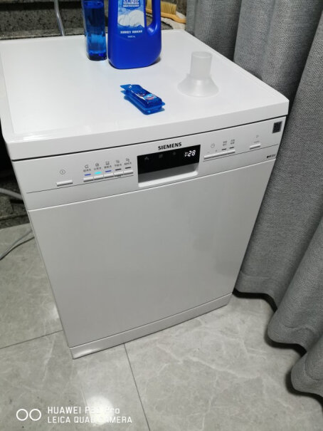 西门子SIEMENS请问洗碗机还没安装通电怎么打开洗碗机的门，已经几个人拉都拉不开了，又怕用力过度拉坏？