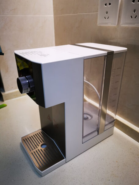 IAM即热式饮水机小型桌面台式迷你全自动智能即热饮水机高温出来的水有漂浮的白色沫沫吗？