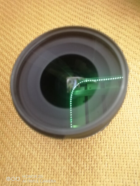腾龙B023 超广角变焦镜头能装滤镜吗？