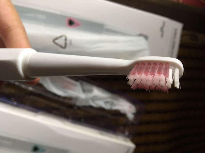 迪斯电动牙刷成人D05声波震动电动牙刷电池款牙刷无需充电樱粉我第一次用的电动牙刷就这款，用的好奇怪，你们用这个刷牙有好多泡泡吗？我刷到没泡泡的？
