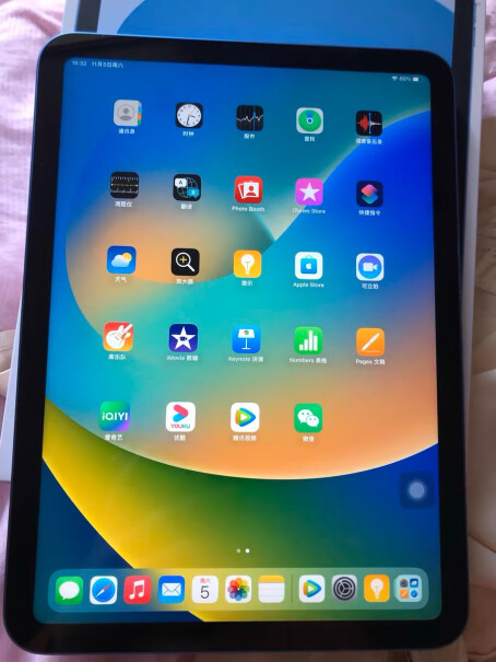 AppleiPad10.9202264GBWLAN平板新款请问是不是设置里面的显示与亮度里面没有那个锁定 解锁那个按钮了呀（就是与平板关盖熄屏功能的那个）？？