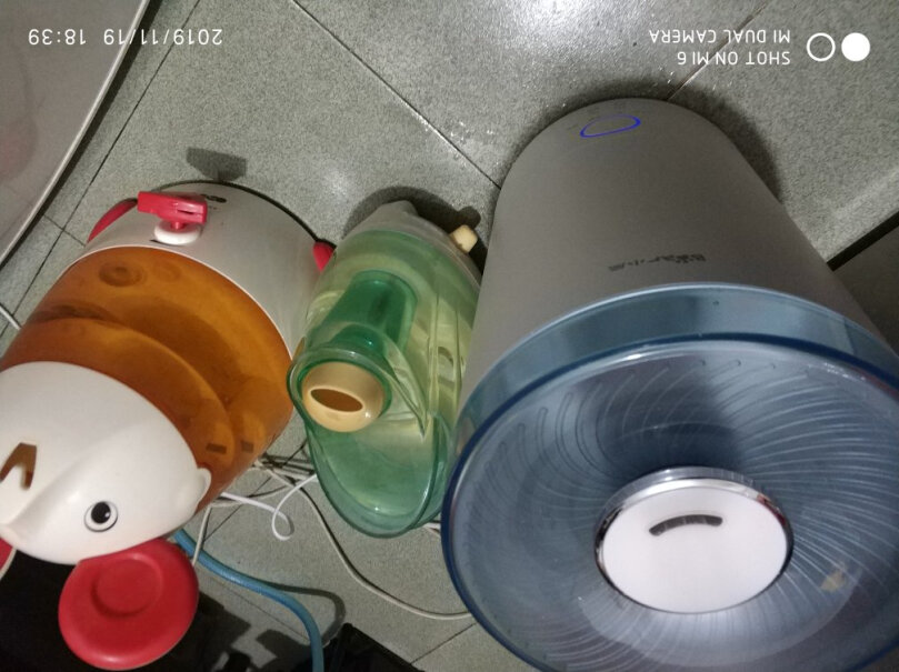 小熊加湿器卧室迷你办公室家用低噪空气加湿器大雾量我家的为什么一直蓝色的灯，雾量很小？