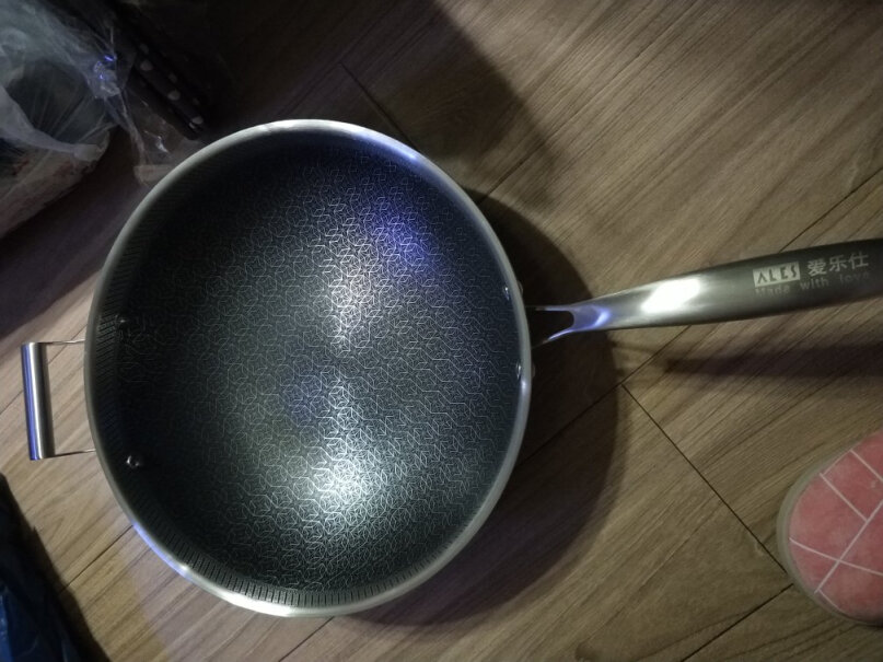 爱乐仕德国不粘锅炒锅有30cm的吗？