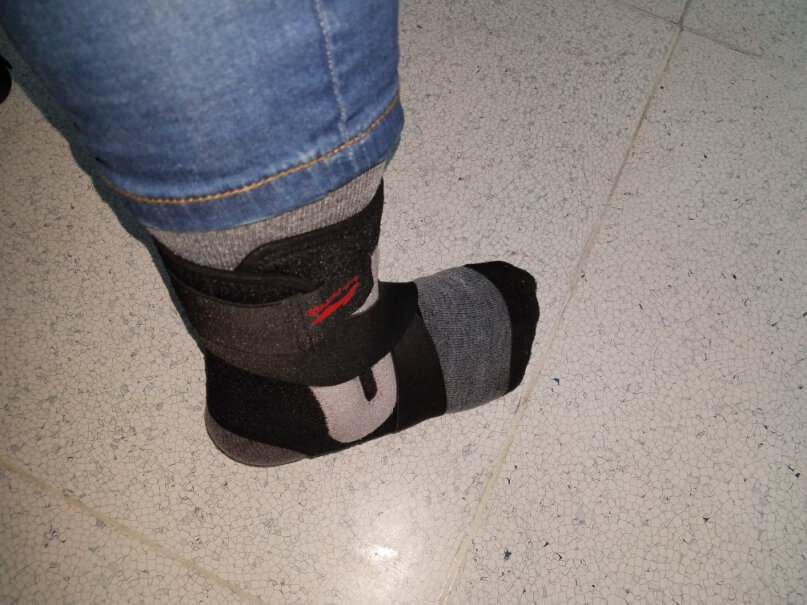 李宁护踝脚踝裂纹两个月，现在康复期走路带合适吗，带的话多久好些？