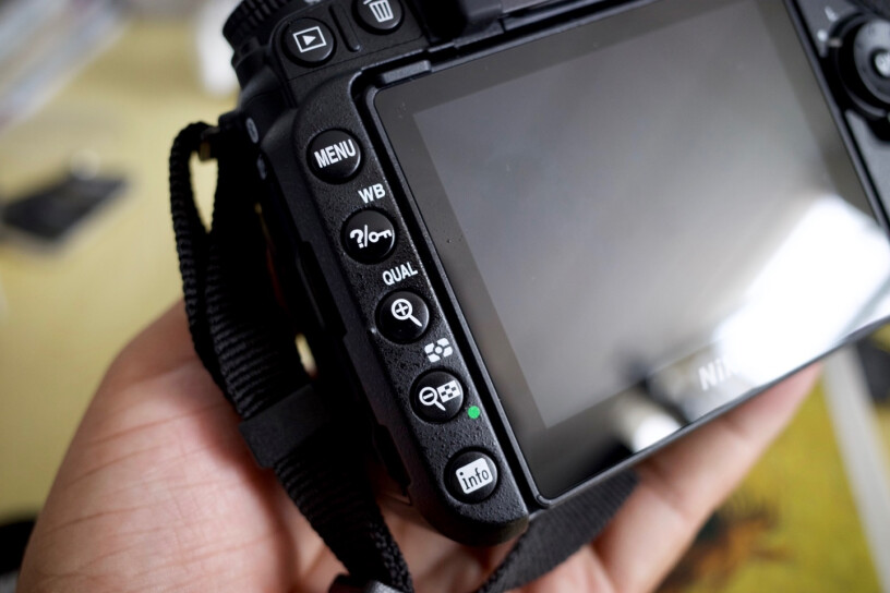 尼康D7500数码单反请问什么是单反相机，那微单是和单反相机有什么区别吗？