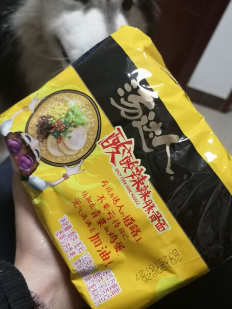 方便面汤达人豚骨有肉吗？