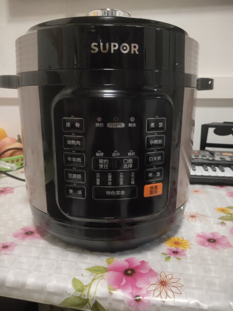 苏泊尔电压力锅6升双胆球釜家用电高压锅是不是连线的？