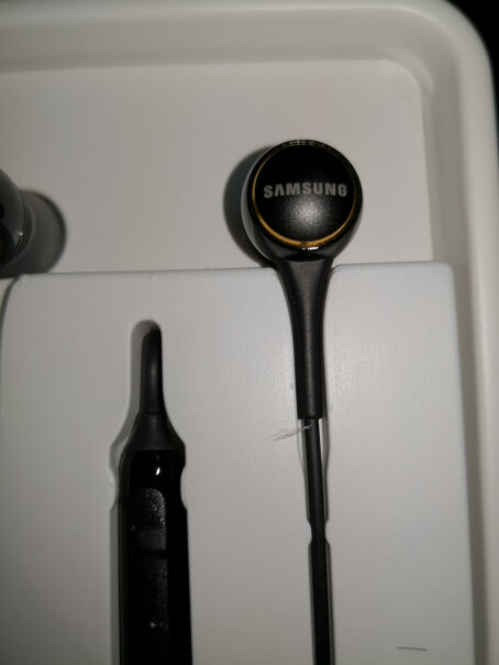 三星原装耳机入耳式IG935线控耳机华为荣耀8X可以用吗？