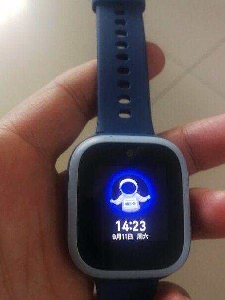 小米米兔手表4C蓝色买这个手表带卡的吗？