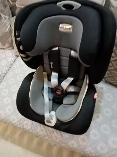 SAVILE猫头鹰宝宝汽车儿童安全座椅9个月-12岁裆部卡扣是否觉得略短，孩子坐上去不是很舒服？