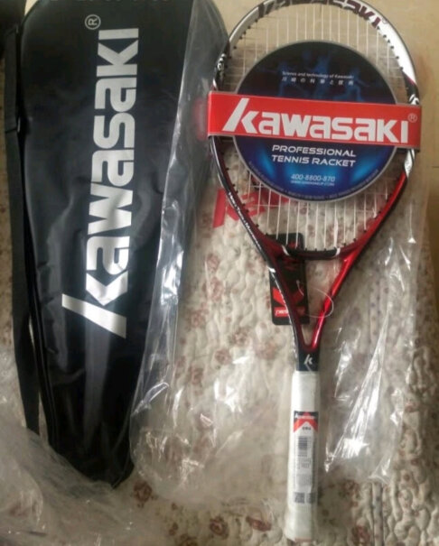 川崎KAWASAKI碳素复合网球拍是碳素的么？孩子用碳素的轻便点。