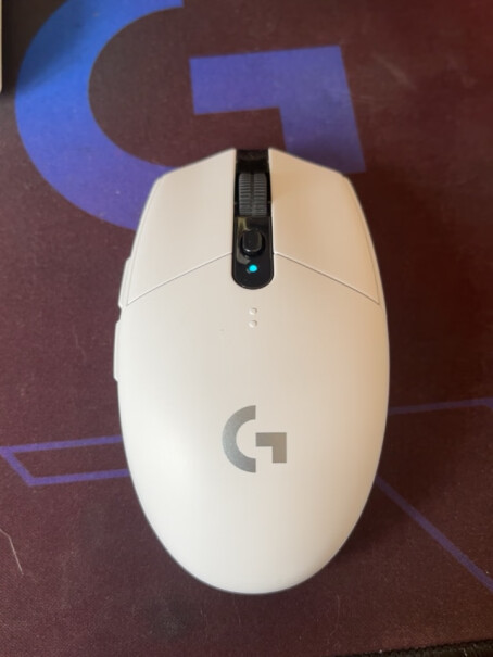 罗技G304LIGHTSPEED无线鼠标黑色产品用多了我想买个白色，白色g304耐脏吗？