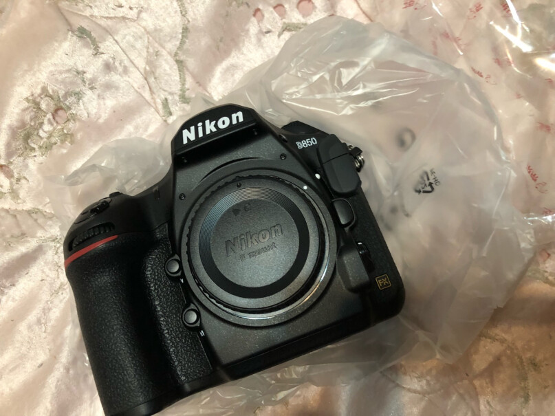 尼康D850 单反相机和D70镜头通用吗？