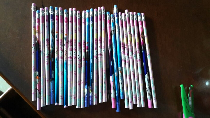 笔类迪士尼Disney文具12支HB原木书写铅笔小学生铅笔写字笔质量真的好吗,3分钟告诉你到底有没有必要买！