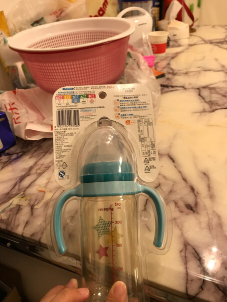 贝亲Pigeon婴儿奶瓶装重力球会漏水是吗？