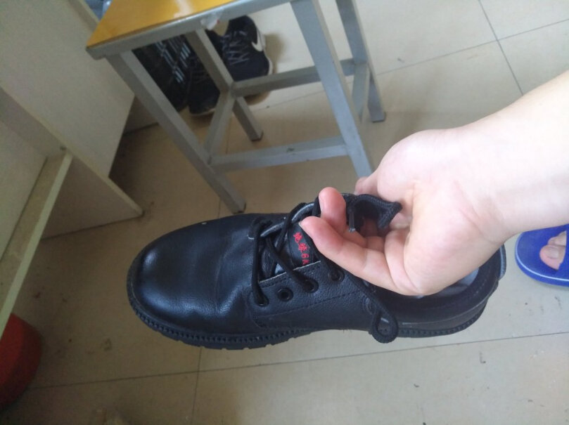 功能鞋老管家LG-093劳保鞋男安全鞋绝缘电工6KV功能评测结果,使用两个月反馈！