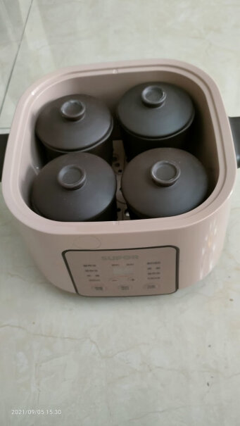 苏泊尔电炖锅电炖盅用小盅放的垫子是塑料的，用水煮有毒不？