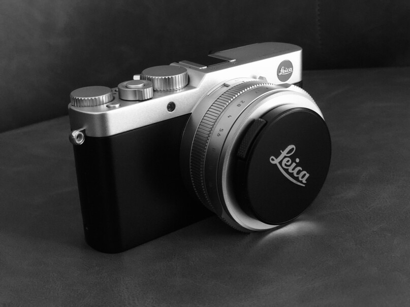 徕卡D-LUX7数码相机今天的活动好有诚意，原价9700.00活动价9690.00&hellip;&hellip; 果然只能是为可乐标志买单&hellip;&hellip;