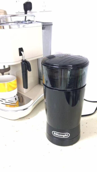 德龙DelonghiECO310半自动咖啡机乐趣礼盒装咖啡倒是能正常制作出来，但是咖啡渣很湿，有很多水，而且咖啡苦味重，香气少。打客服电话咨询，答复是咖啡粉粗了，但是重新研磨过也没有改观。现在不知道是机器有问题还是制作方法不对？也没有一个能准确咨询的地方？