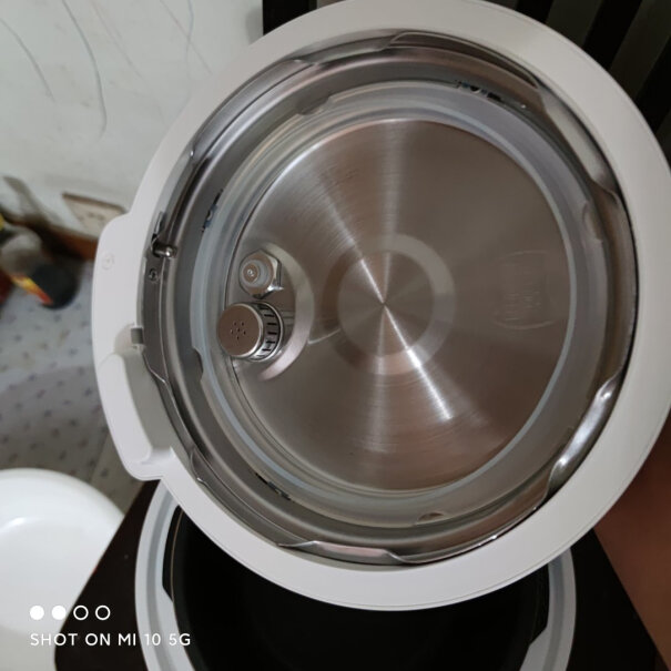 九阳迷你电压力锅家用电高压锅压力煲白色和绿色哪个好用，功能是不是一样的？