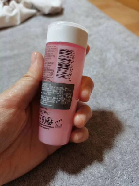 兰蔻清滢保湿柔肤水50ml*3是正品吗？我感觉不是！没有任何外包装，就一个粉色瓶子，外面直接用快递袋子装着了！？