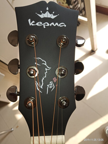 卡马D1CNM民谣吉他初学者木吉他入门吉它41英寸出厂时自带的弦是010的，可不可以换成011或012的，这样琴颈会不会被拉弯？