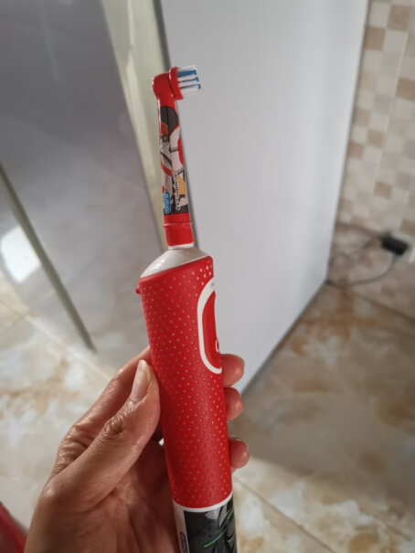 欧乐B儿童电动牙刷头4支装D12成人电动牙刷能用这个刷头吗？