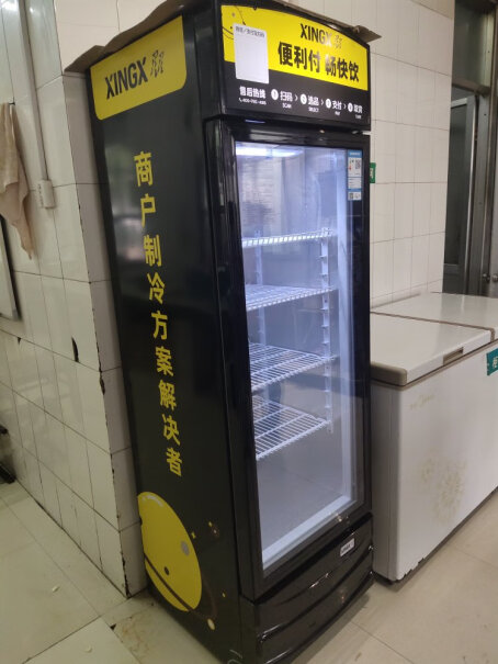 星星288升冷藏展示柜立式商用冰箱保鲜饮料冷柜这个调节温度的开关在哪里？