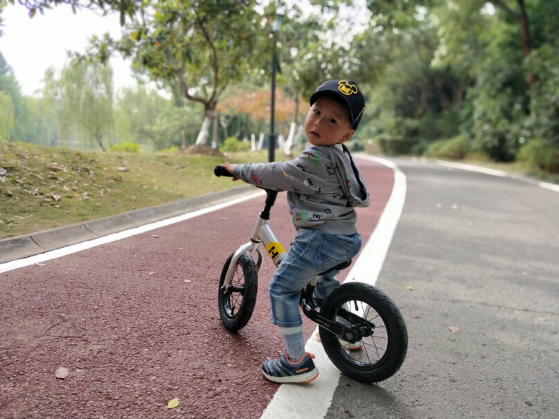 hd小龙哈彼儿童平衡车滑步车学步车男女款小孩玩具车3-6岁车座和把手可以调吗？