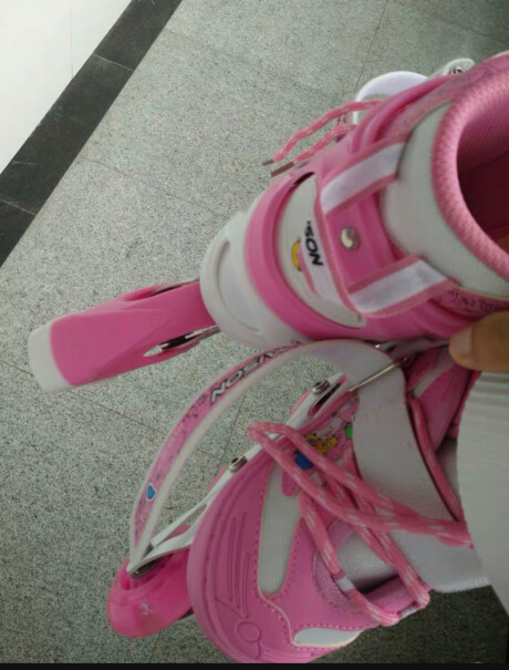 小状元儿童溜冰鞋女童男童套装旱冰鞋滑冰鞋这个溜冰鞋质量怎样好不好 穿着舒服吗 码数标准吗？