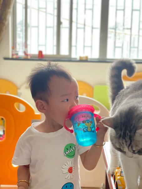 努比儿童水杯学饮杯新生宝宝婴儿带盖防漏水杯宝宝不爱用奶瓶 可以用这个喝奶吗？