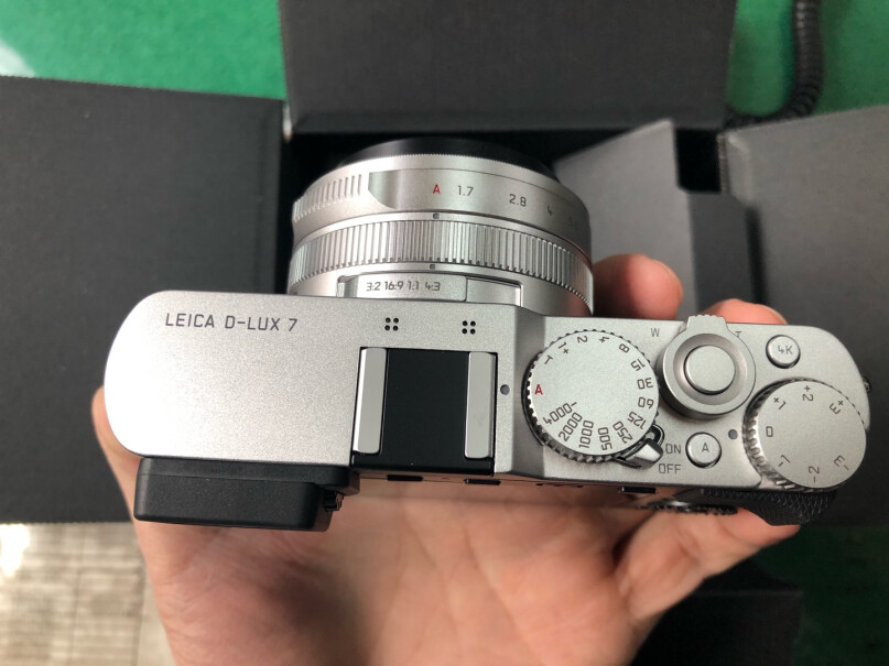徕卡D-LUX7数码相机能换镜头吗？