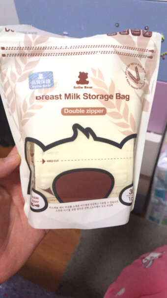 小白熊母乳储存袋为什么奶瓶上显示40毫升，装到袋子里是75毫升多？