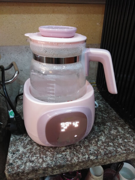 舒氏恒温调奶器1L水壶盖子是塑料的吗？烧水有异味吗？