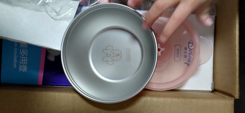 迪士尼儿童餐具婴儿辅食碗宝宝316不锈钢餐具沙拉碗能蒸鸡蛋糕吗？