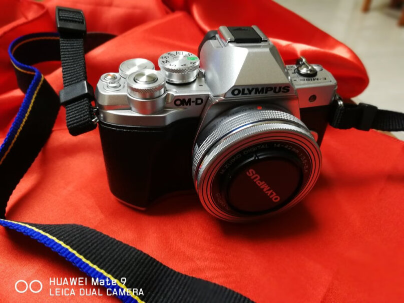 奥林巴斯E-M10 MarkIV微单相机和佳能m50或200d ll哪个好？