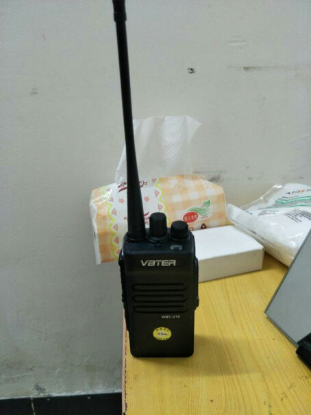 威贝特WBT-V10对讲机没电了 有什么显示 是那个灯会变红吗？