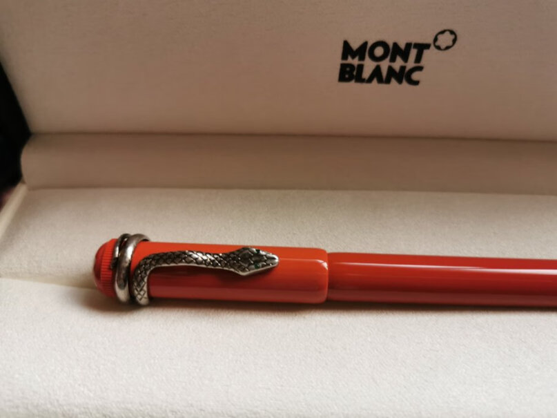 MONTBLANC万宝龙传承系列红色蛇笔签字笔114726这笔搭配什么型号笔芯？