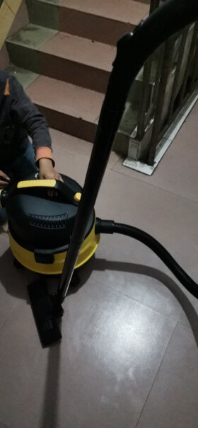 苏泊尔桶式干湿吹三用大功率商用家用吸尘器VCC81A-12你好可以吸木地板和地砖吗？