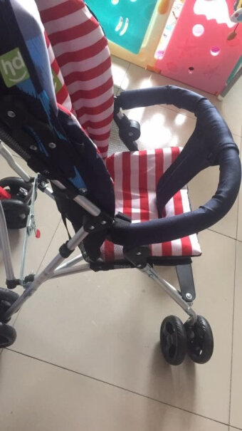 hd小龙哈彼婴儿推车铝合金车架轻便可折叠避震宝宝儿童手推伞车座位和后背是硬的还是软的啊？