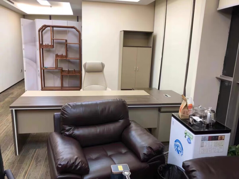 贵丘轻奢老板办公桌办公室椅组合使用舒适度如何？图文长篇评测必看！