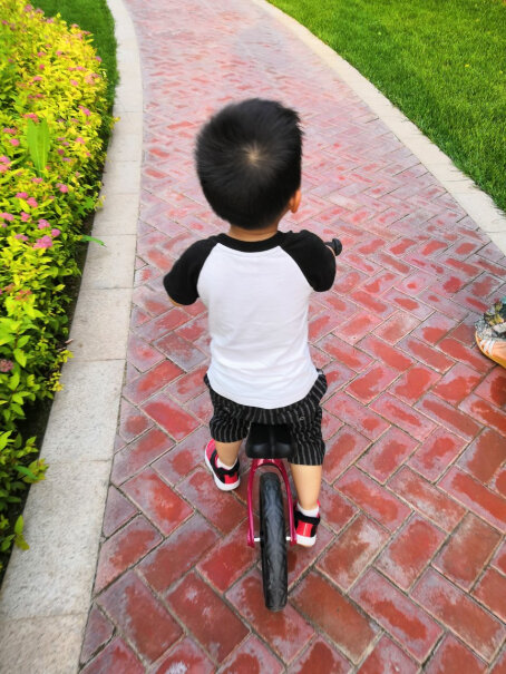 儿童滑步车健儿平衡车儿童滑步车无脚踏单车滑行车12寸经典黑评测好不好用,全方位评测分享！