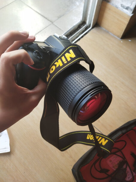 尼康（Nikon）d5600(18-105)单反优惠刚买的d7200 用起来感觉机身像是全塑料制作的。轻飘飘？