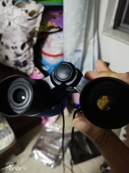 JHOPT巨宏4X30儿童望远镜高倍高清炫彩双筒非玩具便携性2岁多的小孩可以用吗？