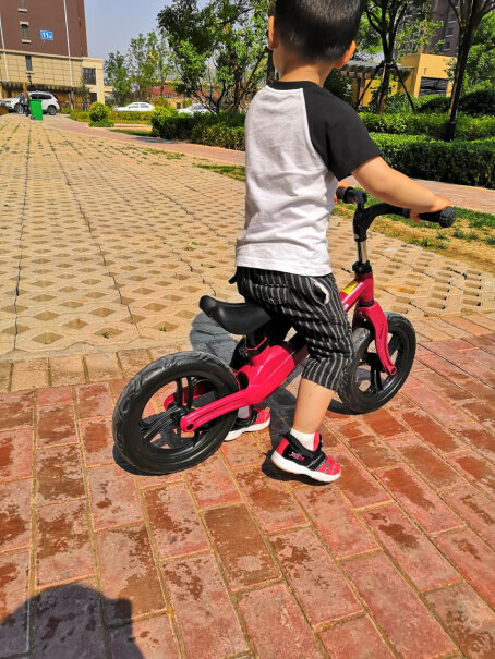 健儿平衡车儿童滑步车无脚踏单车滑行车12寸经典黑你好，身高85cm小孩，能玩吗？