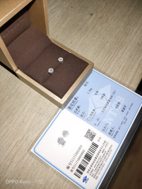 钻石耳饰周六福珠宝白18K金钻石耳钉女款使用感受,质量不好吗？