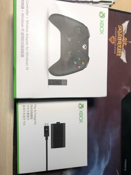 微软Xbox无线控制器磨砂黑+Win10适用的无线适配器这个手柄能不能连接电视？